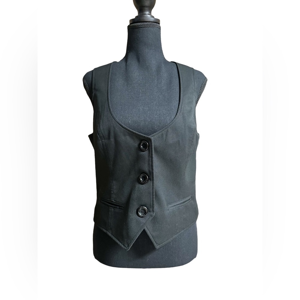 Peppercorn - Black fitted vest